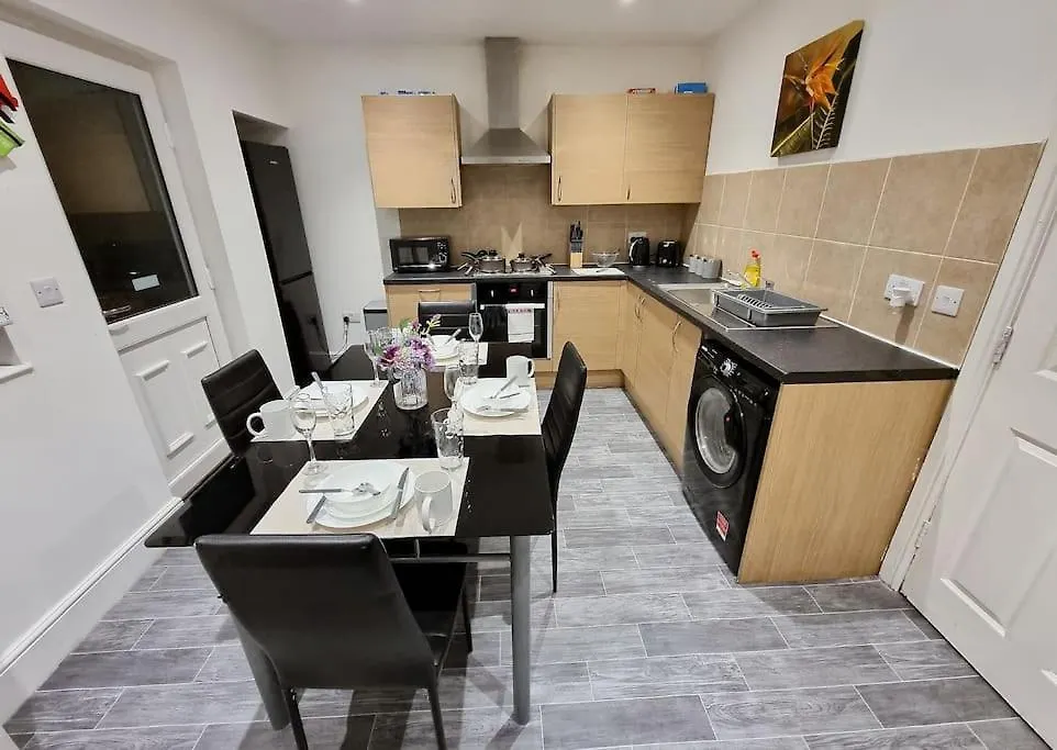 Ferienhaus Nc23, Setup For Your Most Amazing & Relaxed Stay + Free Parking + Free Fast Wifi Leeds  Großbritannien