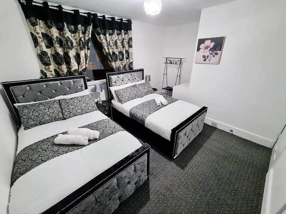 Nc23, Setup For Your Most Amazing & Relaxed Stay + Free Parking + Free Fast Wifi Leeds