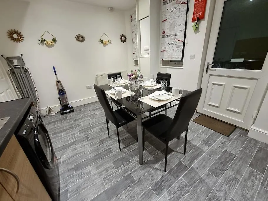 Nc23, Setup For Your Most Amazing & Relaxed Stay + Free Parking + Free Fast Wifi Leeds  0*, Leeds (West Yorkshire)