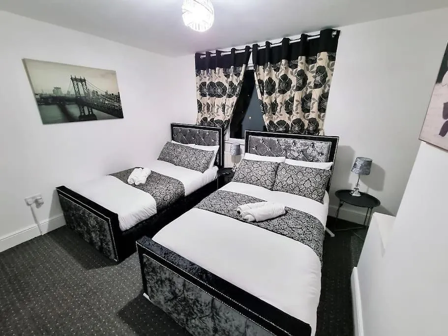 Nc23, Setup For Your Most Amazing & Relaxed Stay + Free Parking + Free Fast Wifi Leeds  Ferienhaus