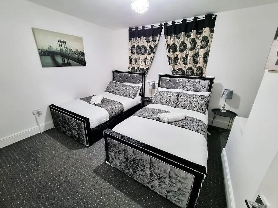 Nc23, Setup For Your Most Amazing & Relaxed Stay + Free Parking + Free Fast Wifi Leeds