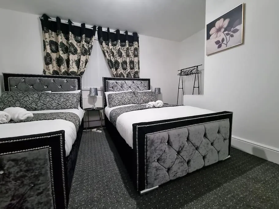 Nc23, Setup For Your Most Amazing & Relaxed Stay + Free Parking + Free Fast Wifi ليدز بيت للعطل