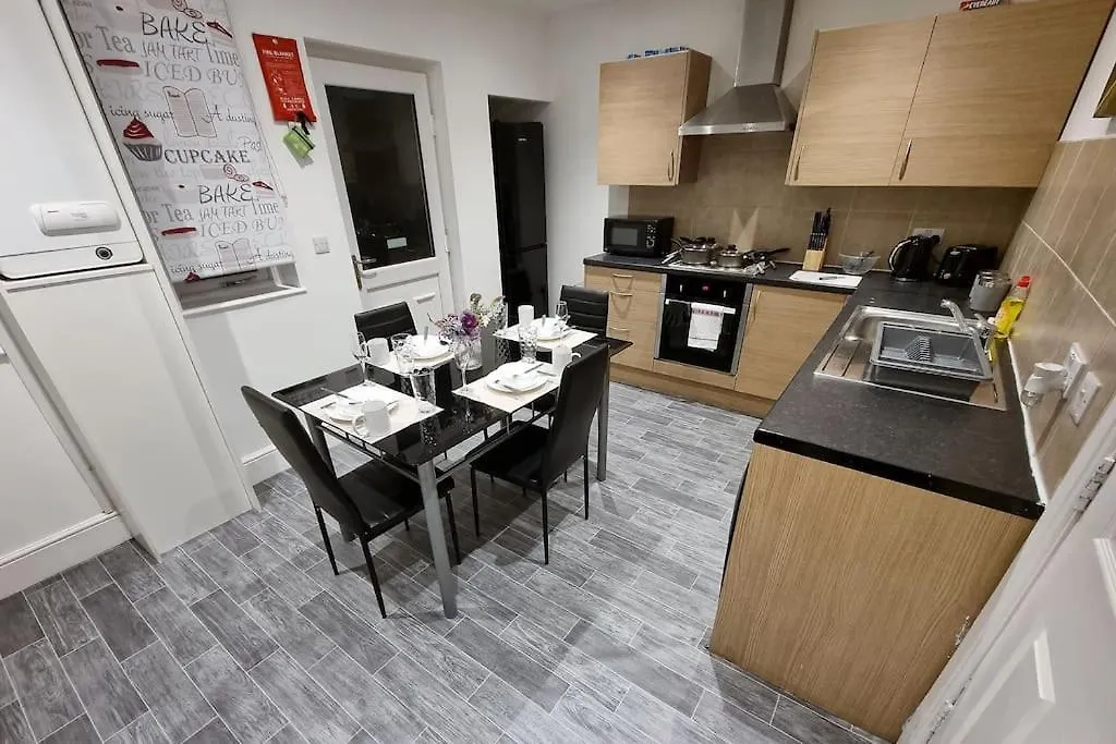 بيت للعطل Nc23, Setup For Your Most Amazing & Relaxed Stay + Free Parking + Free Fast Wifi ليدز